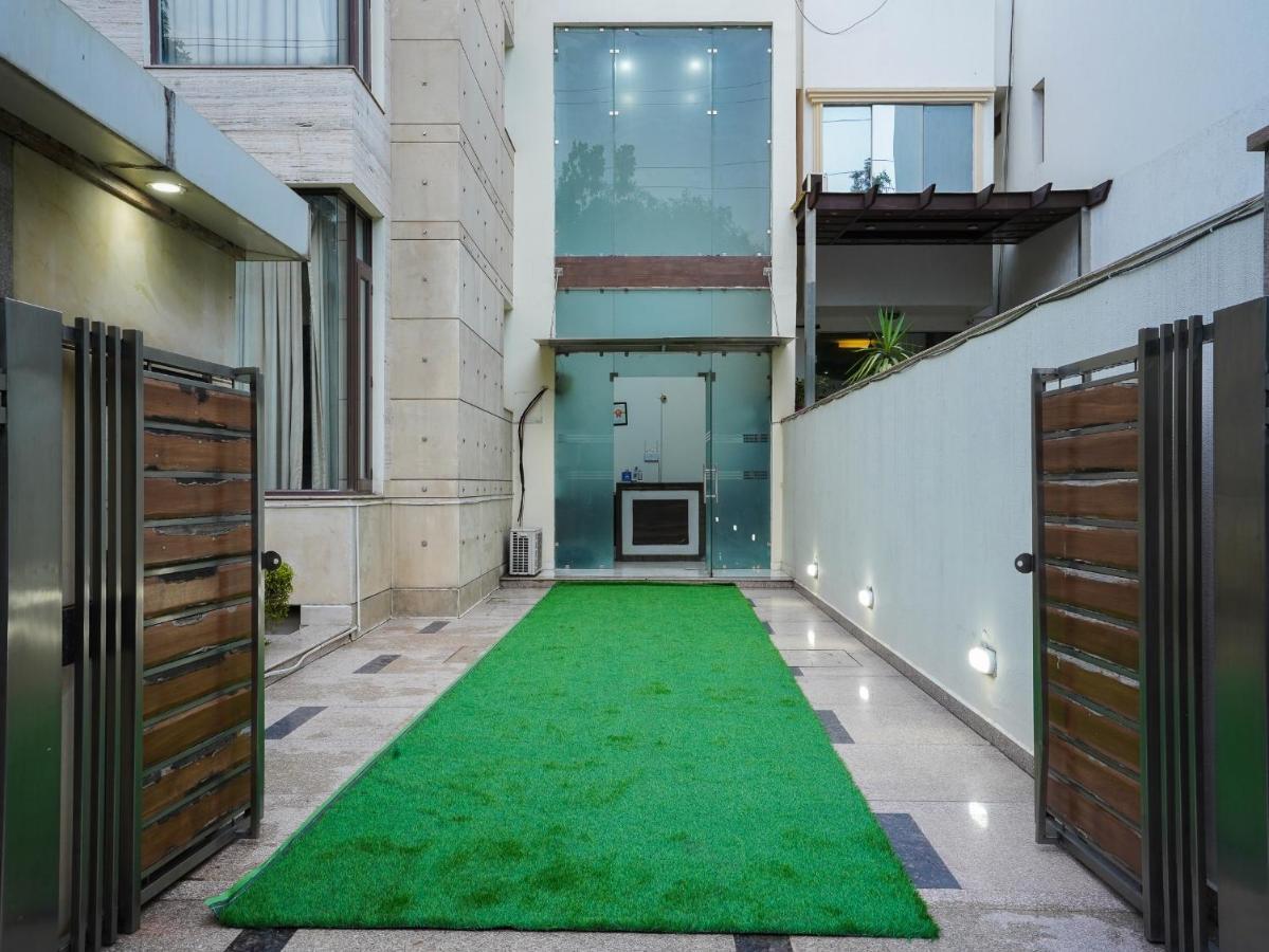 Lime Tree Hotel Sushant Lok Gurgaon Sector 29 Next To Iffco Chowk Metro Extérieur photo