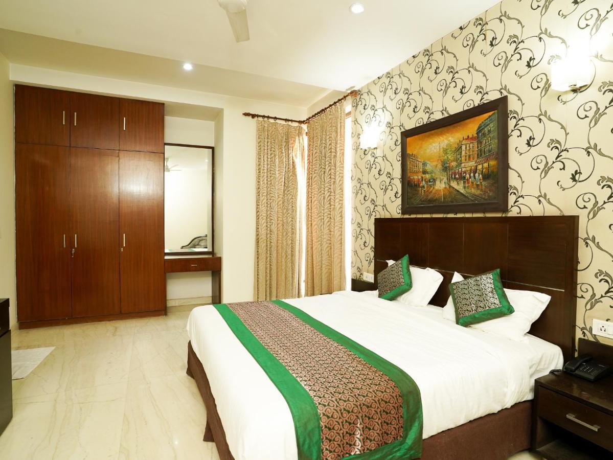 Lime Tree Hotel Sushant Lok Gurgaon Sector 29 Next To Iffco Chowk Metro Extérieur photo