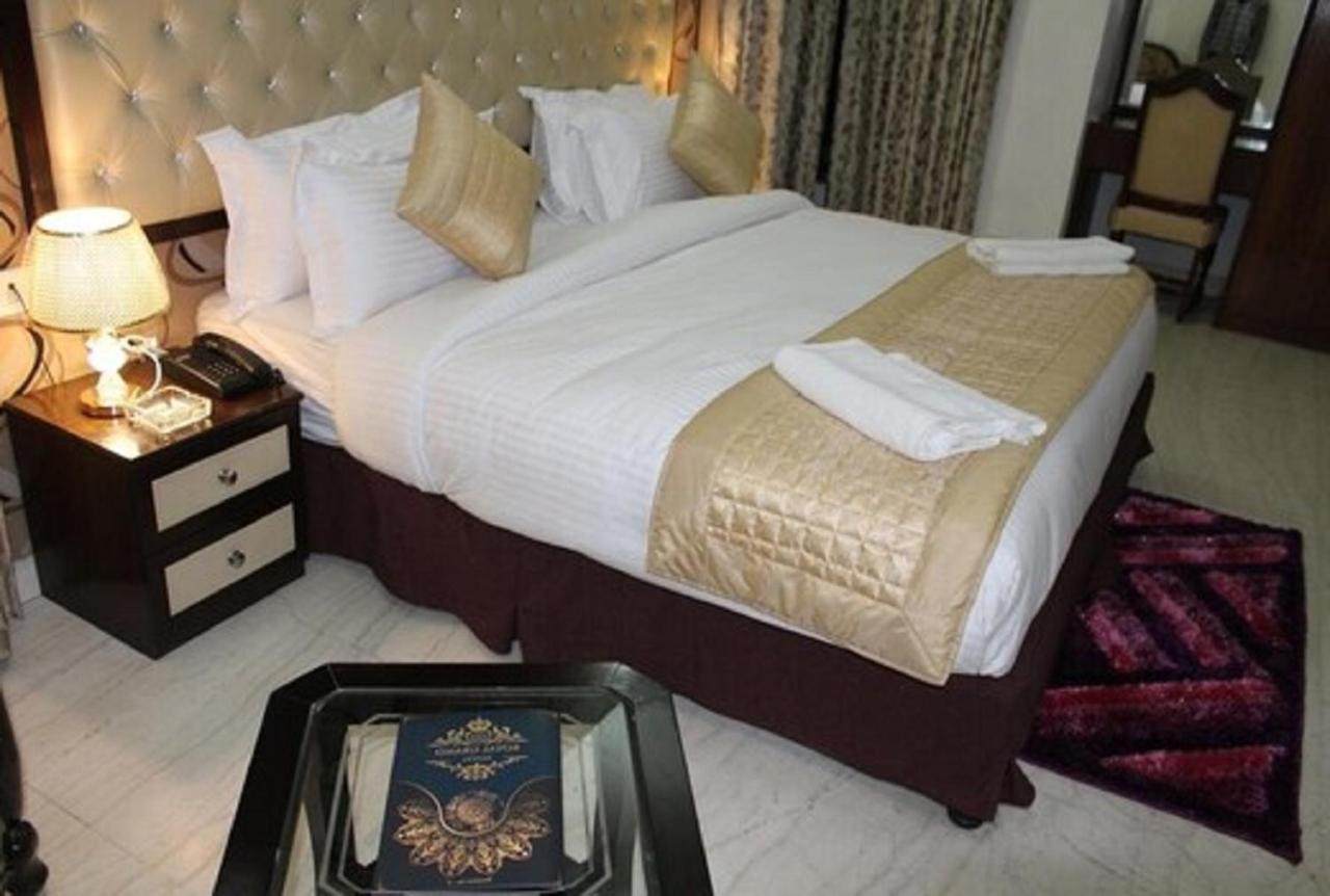Lime Tree Hotel Sushant Lok Gurgaon Sector 29 Next To Iffco Chowk Metro Extérieur photo