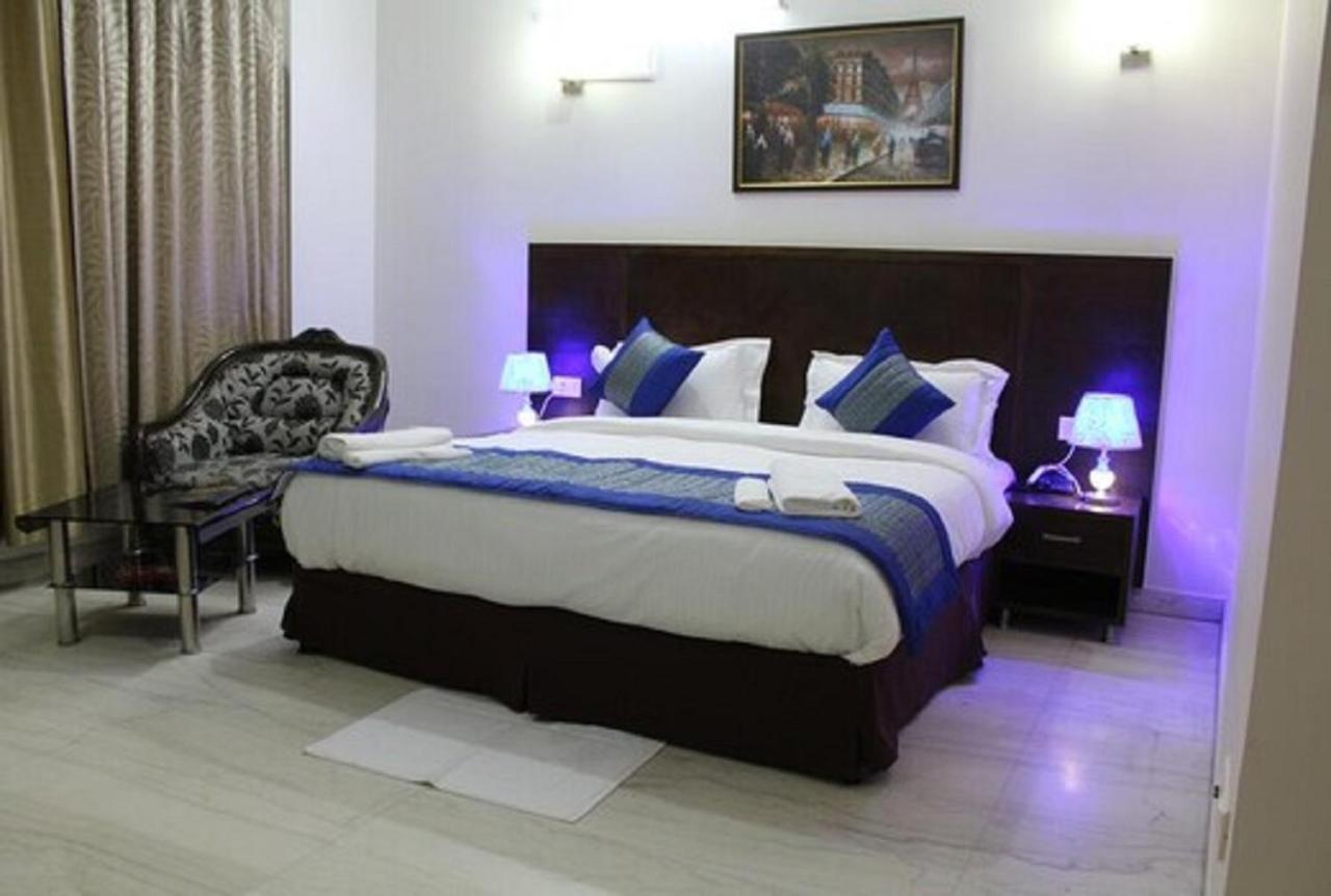 Lime Tree Hotel Sushant Lok Gurgaon Sector 29 Next To Iffco Chowk Metro Extérieur photo