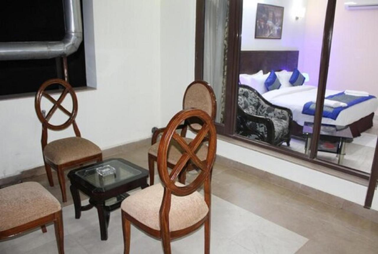 Lime Tree Hotel Sushant Lok Gurgaon Sector 29 Next To Iffco Chowk Metro Extérieur photo