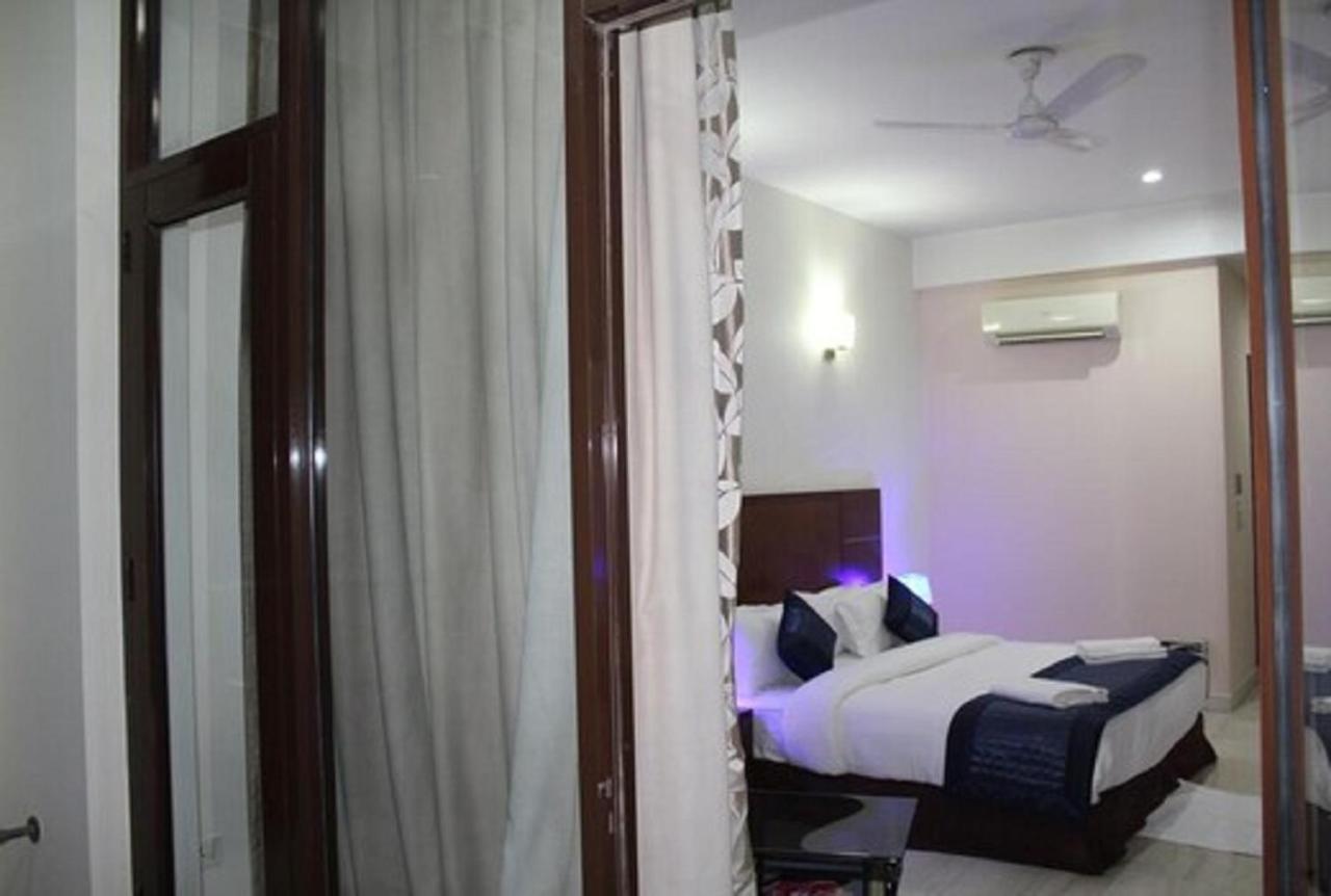 Lime Tree Hotel Sushant Lok Gurgaon Sector 29 Next To Iffco Chowk Metro Extérieur photo