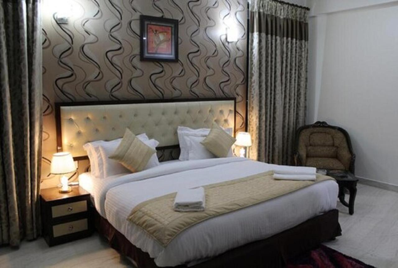 Lime Tree Hotel Sushant Lok Gurgaon Sector 29 Next To Iffco Chowk Metro Extérieur photo