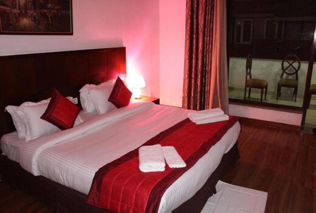 Lime Tree Hotel Sushant Lok Gurgaon Sector 29 Next To Iffco Chowk Metro Extérieur photo