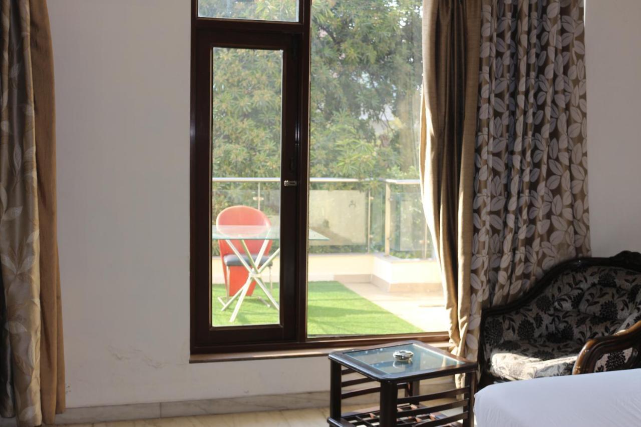 Lime Tree Hotel Sushant Lok Gurgaon Sector 29 Next To Iffco Chowk Metro Extérieur photo