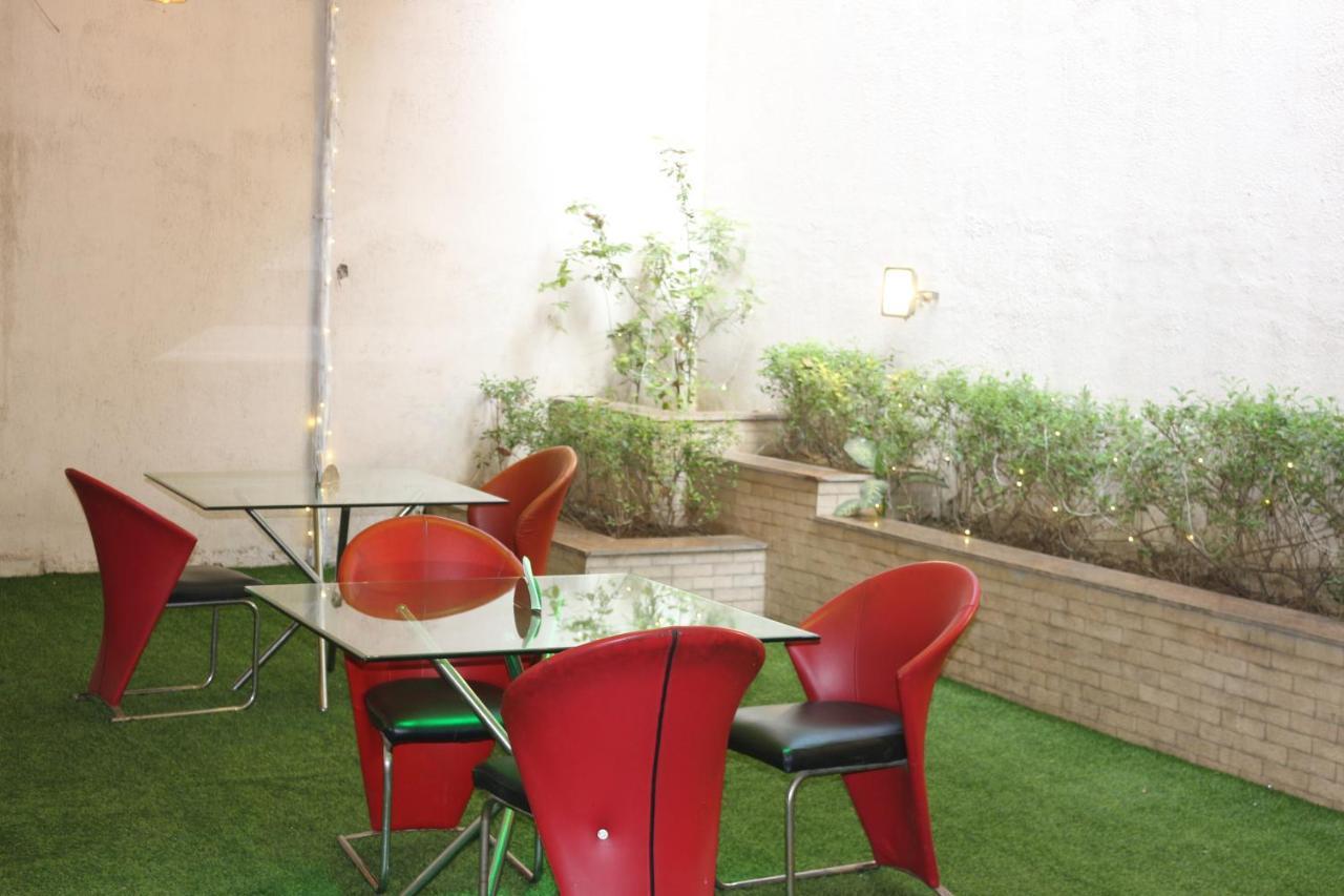 Lime Tree Hotel Sushant Lok Gurgaon Sector 29 Next To Iffco Chowk Metro Extérieur photo