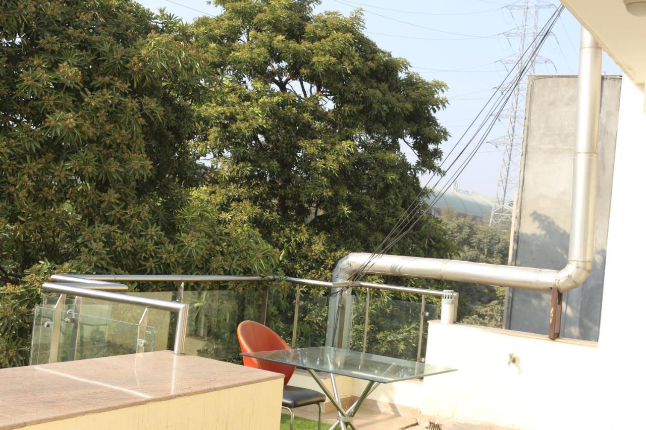 Lime Tree Hotel Sushant Lok Gurgaon Sector 29 Next To Iffco Chowk Metro Extérieur photo