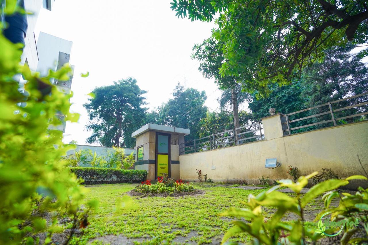 Lime Tree Hotel Sushant Lok Gurgaon Sector 29 Next To Iffco Chowk Metro Extérieur photo